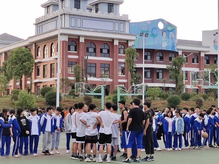 第七届校园体育节——初中B部各项角逐正在火热举行……【IM电竞官网】(图2)
第七届校园体育节——初中B部各项角逐正在火热举行……【IM电竞官网】(图2)