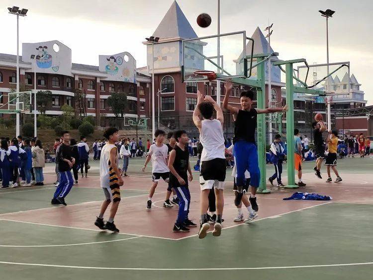 第七届校园体育节——初中B部各项角逐正在火热举行……【IM电竞官网】(图10)
第七届校园体育节——初中B部各项角逐正在火热举行……【IM电竞官网】(图10)