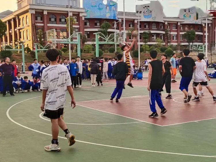 第七届校园体育节——初中B部各项角逐正在火热举行……【IM电竞官网】(图12)
第七届校园体育节——初中B部各项角逐正在火热举行……【IM电竞官网】(图12)