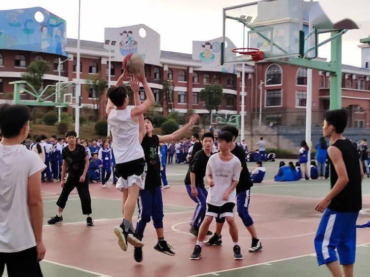 第七届校园体育节——初中B部各项角逐正在火热举行……【IM电竞官网】(图13)
第七届校园体育节——初中B部各项角逐正在火热举行……【IM电竞官网】(图13)