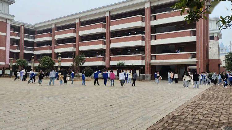 第七届校园体育节——初中B部各项角逐正在火热举行……【IM电竞官网】(图14)
第七届校园体育节——初中B部各项角逐正在火热举行……【IM电竞官网】(图14)