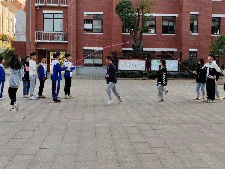 第七届校园体育节——初中B部各项角逐正在火热举行……【IM电竞官网】(图19)
第七届校园体育节——初中B部各项角逐正在火热举行……【IM电竞官网】(图19)