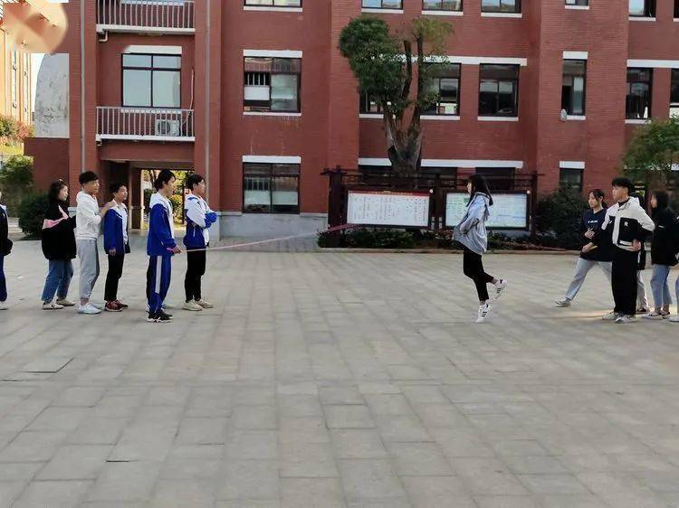 第七届校园体育节——初中B部各项角逐正在火热举行……【IM电竞官网】(图20)
第七届校园体育节——初中B部各项角逐正在火热举行……【IM电竞官网】(图20)