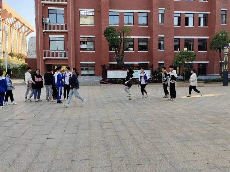 第七届校园体育节——初中B部各项角逐正在火热举行……【IM电竞官网】(图22)
第七届校园体育节——初中B部各项角逐正在火热举行……【IM电竞官网】(图22)