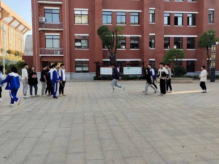 第七届校园体育节——初中B部各项角逐正在火热举行……【IM电竞官网】(图23)
第七届校园体育节——初中B部各项角逐正在火热举行……【IM电竞官网】(图23)