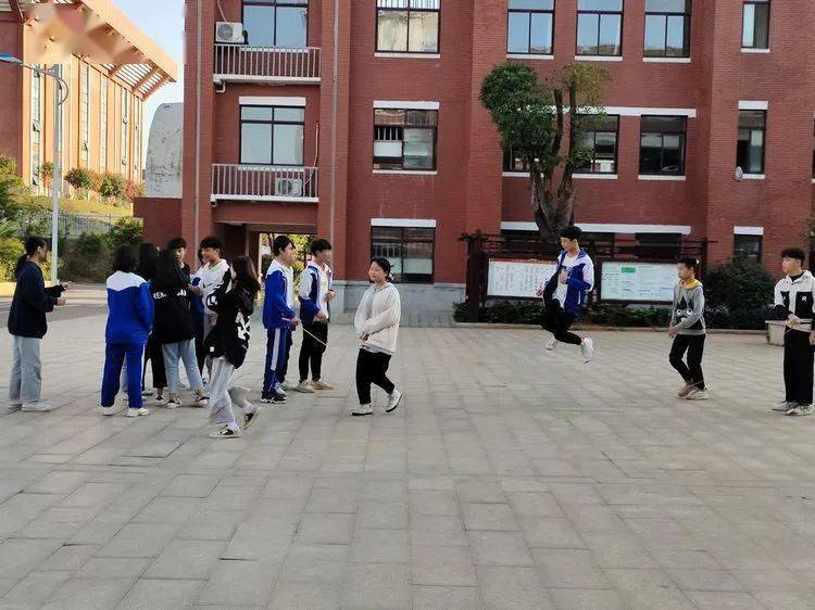 第七届校园体育节——初中B部各项角逐正在火热举行……【IM电竞官网】(图25)
第七届校园体育节——初中B部各项角逐正在火热举行……【IM电竞官网】(图25)