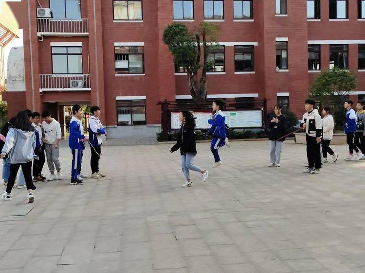 第七届校园体育节——初中B部各项角逐正在火热举行……【IM电竞官网】(图26)
第七届校园体育节——初中B部各项角逐正在火热举行……【IM电竞官网】(图26)